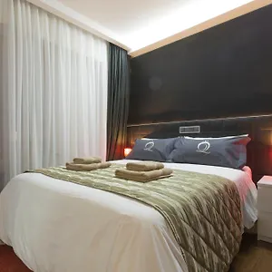 The Queen Luxury - Medici Luxemburg